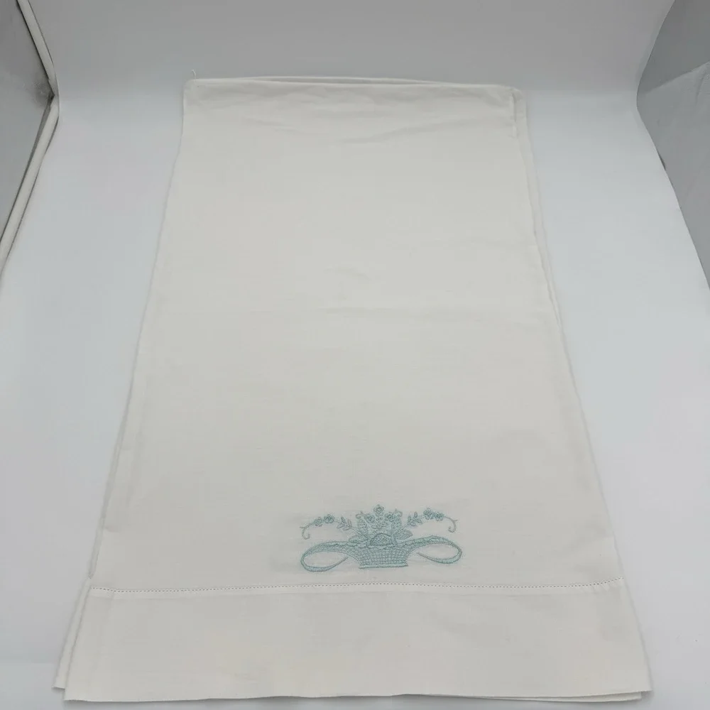 Set of 2 Embroidered Blue Flower Basket‎ White Pillow Cases Covers Bedroom Vtg